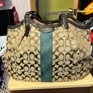 Lg coach bag with out tags